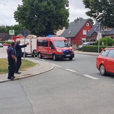 Bild vergrößern: Landrat Sager verabschiedet mobilen Fhrungsstab der Feuerwehr nach Rheinland-Pfalz