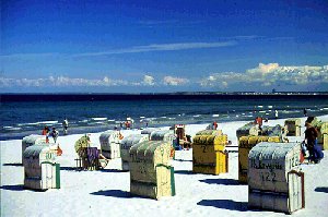 Strandk&ouml;rbe - Sonne - Meer und Sand