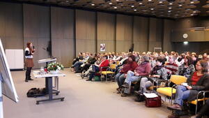 Bild vergr&ouml;&szlig;ern: : Erzieher*innen und p&auml;dagogische Fachkr&auml;fte informieren sich &uuml;ber den Umgang mit verhaltensauff&auml;lligen Kleinkindern