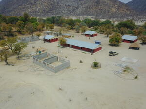 Bild vergr&ouml;&szlig;ern: Gesamt&uuml;bersicht Schule in Otjimuru