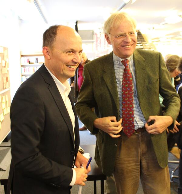 Bild vergrößern: Thomas Poehlker und Landrat Reinhard Sager