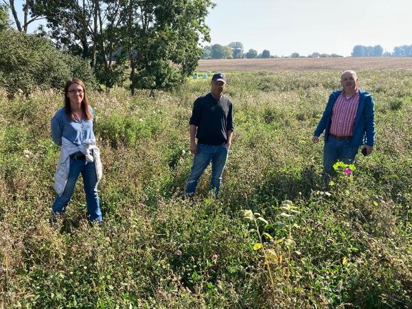 Elke Bögelsack (Ausgleichsmanagerin), Wulf-SophusTheophile (Landwirt), Joachim Siebrecht (Fachdienstleiter Natur und Umwelt), es fehlt Holger Schädlich (Kreis-bauernverband) (Quelle: Holger Schädlich, Kreisbauernverband)