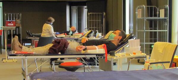 Kreismitarbeiter spenden Blut