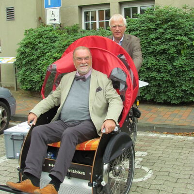 Bild vergr&ouml;&szlig;ern: Kreispr�sident Harald Werner vorne, Landrat Reinhard Sager fahrend