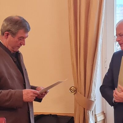 Bild vergrößern: Landrat Sager verabschiedet langjhrigen Kreisjgermeister und ernennt Nachfolger