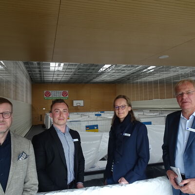 Bild vergrößern: von links, Brgermeister Sven Partheil-Bhnke, Jan Henrich, Stabskoordinator des Krisenstabes, Simone Tackenberg, Leiterin des Krisenstabes, Landrat Reinhard Sager