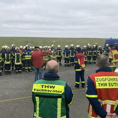 Bild vergrößern: 4. Brandschutzbereitschaft im Kreis Ostholstein bt erfolgreich Deichverteidigung auf Fehmarn in zwei Szenarien