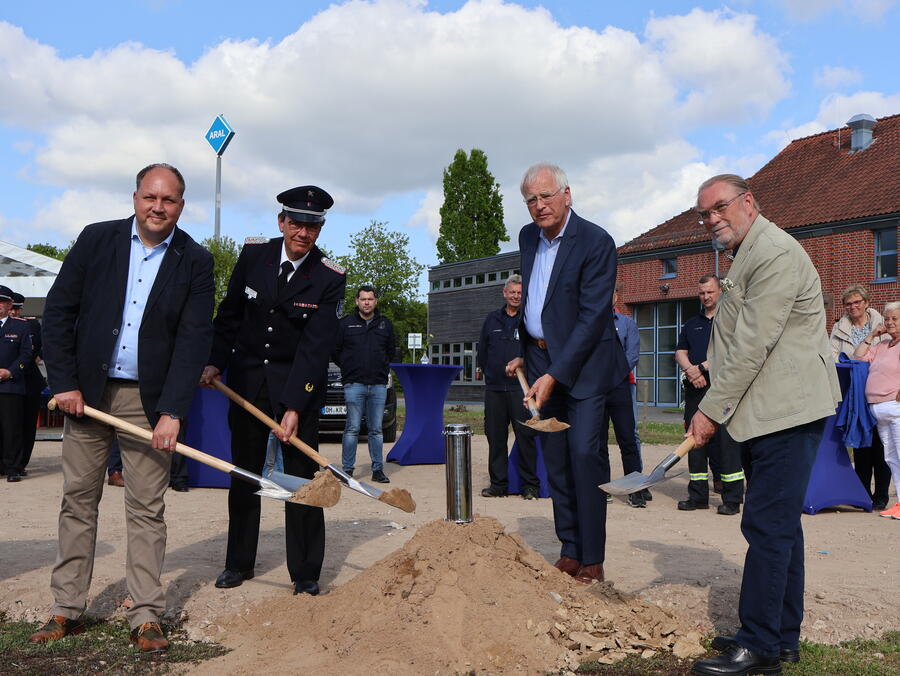 Grundsteinlegung fr den Erweiterungsneubau der Feuerwehr-technischen Zentrale in Lensahn
