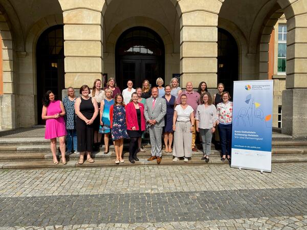 Die Koordinierungsgruppe - bestehend aus Mitgliedern des Arbeitskreises der kommunalen Gleichstellungsbeauftragten im Kreis Ostholstein (AKGBOH)