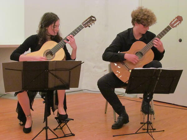 Eva Grein und Christoph Freyer an der Gitarre