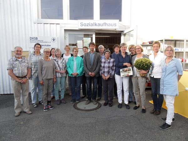 Bild vergr&ouml;&szlig;ern: Beiratsmitglieder und G&auml;ste (5.von rechts Schlichter-Schenck, 3. von rechts Ewers)