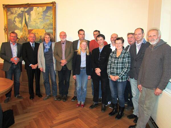 Bild vergrößern: v.l.:Nils Hollerbach, Reinhard Sager, Urte Schlie, Knut Wiedemann, Paul Hay, Edda Kreidelmeyer, Klaus Pritschau, Oliver Juhnke, Joachim Siebrecht, Hanna Kirschnik-Schmidt, Johannis Fischer, Ulf Köhn, Rainer Kahns (es fehlen Martina Stapf und Sabine Schwarten)