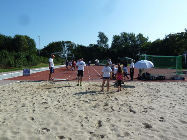 Bild vergrößern: Erstes deutsch-dänisches Sportabzeichenfest auf Fehmarn bei schönstem Wetter