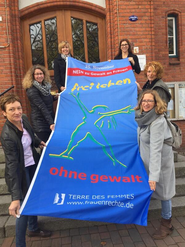 Bild vergr&ouml;&szlig;ern: Fahnenaktion