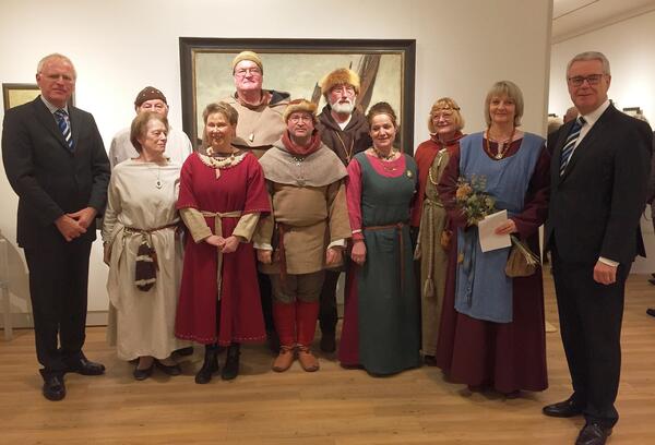 Kulturpreistr&auml;ger - Leute von Starigard - mit Kreispr&auml;sident R&uuml;der und Landrat Sager