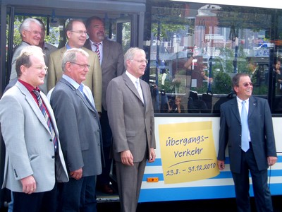 Bürgermeister der Gemeinden, Landrat und Geschäftsführer der Rohde Verkehrsbetriebe