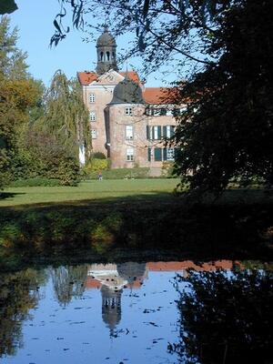 Das Schloss Eutin vom Schlossgarten aus betrachtet