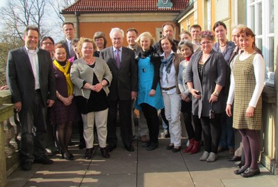 Finnische Lehrkräfte mit Kreispräsident Wegener (vorne, 4. von links)