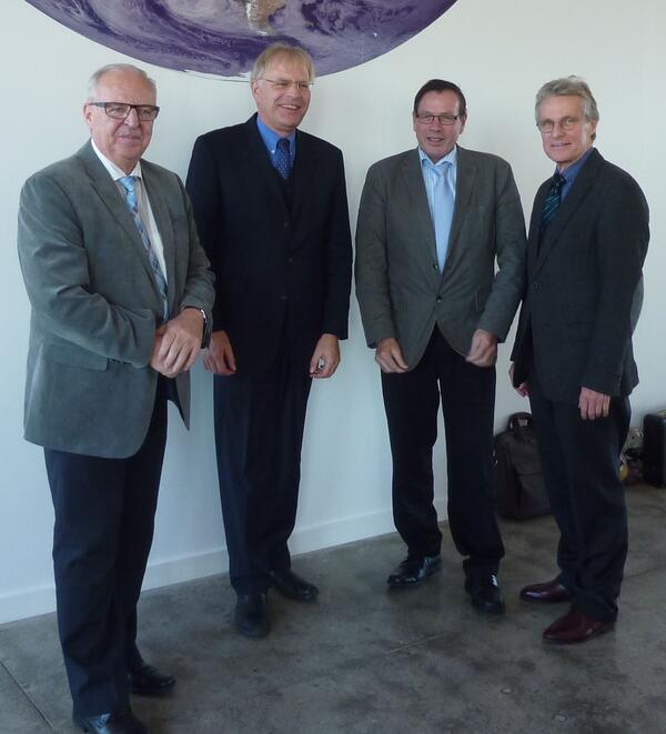 Bild vergrößern: v.l.:  Steen Bach Nielsen, Landrat Reinhard Sager, Hans Philip Tietje, Eckhard Schröder