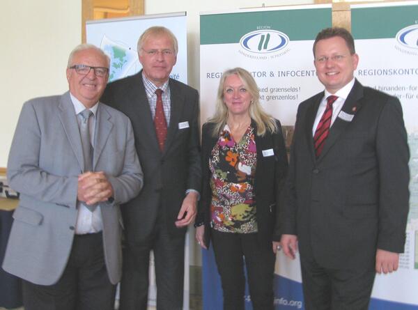 v.l.:Steen Bach Nielsen, Landrat Reinhard Sager, Britta Thomsen und Ralph Müller-Beck