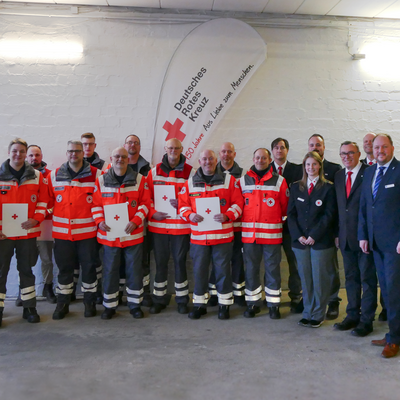 Gruppenfoto der Verleihung der Fluthilfemedaille