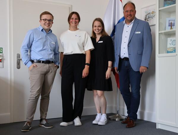 Die Social-Media-Redaktion mit dem Landrat (v. l. n. r. Simon Bosk, Wiebke Sell, Annika Sommerfeld, Timo Gaarz)