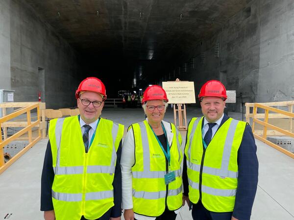 Bürgermeister Jörg Weber (Stadt Fehmarn), Kreispräsidentin Petra Kirner, Landrat Timo Gaarz