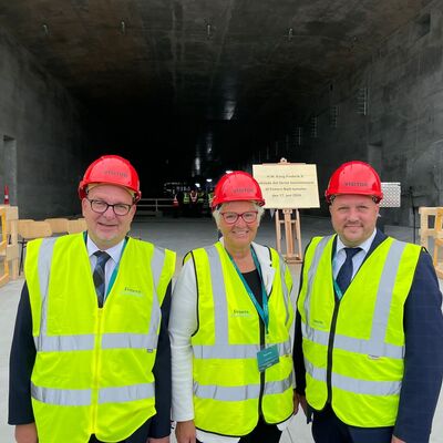 Bild vergrößern: Brgermeister Jrg Weber (Stadt Fehmarn), Kreisprsidentin Petra Kirner, Landrat Timo Gaarz
