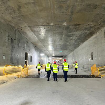 Bild vergrößern: Im Tunnel