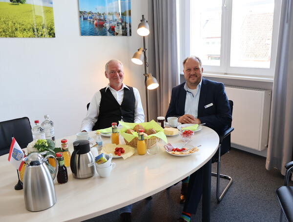 Eckhard Schulte-Kersmecke und Landrat Timo Gaarz