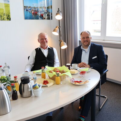 Bild vergrößern: Eckhard Schulte-Kersmecke und Landrat Timo Gaarz