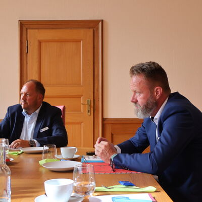 Landrat Gaarz und Minister Madsen