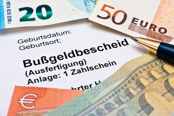 Bild vergrößern: Verwarnung und Anhrung