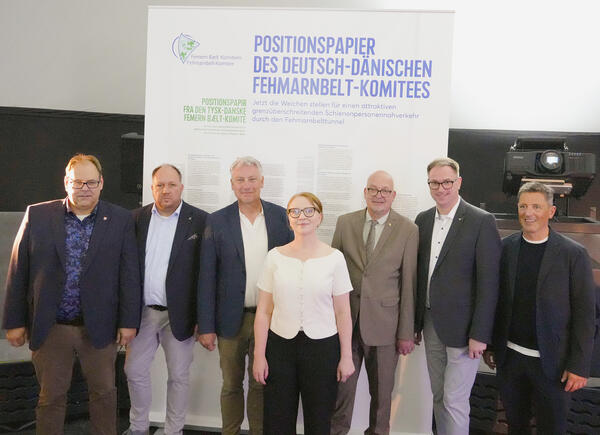 Gruppenfoto von der Unterzeichnung des Positionspapiers bei den Fehmarnbelt-Days