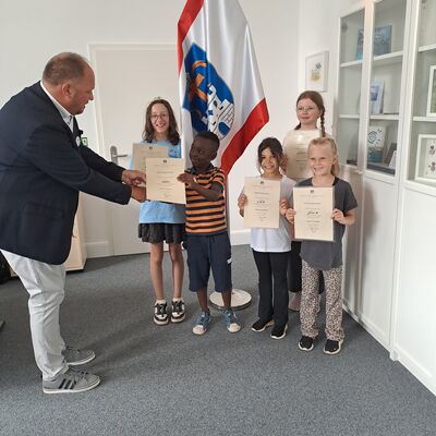 Bild vergrößern: Ernennung zu Kinder-Landrten