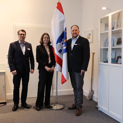 v.l.n.r. B&uuml;rgermeister Kuno Brandt, B&uuml;rgermeisterin Dr. Katrin Engeln, Landrat Timo Gaarz