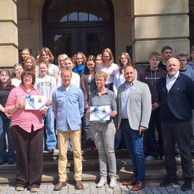 Bild vergr&ouml;&szlig;ern: Landrat Timo Gaarz empf�ngt deutsche und finnische Sch�lerinnen und Sch�ler