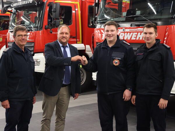 Fahrzeugübergabe an die Freiwillige Feuerwehr Neustadt i.H.