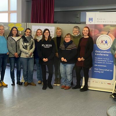 Teilnehmer und Teilnehmerinnen der Schulung "Sprachenbildung in Kitas"